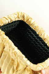 Pochette en shantung doré intérieur en crochet vert
