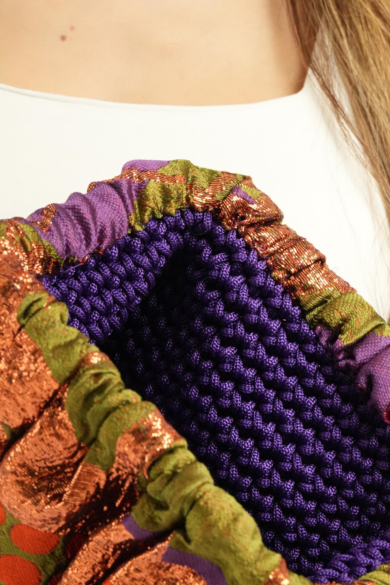 Pochette en brocart orange violet