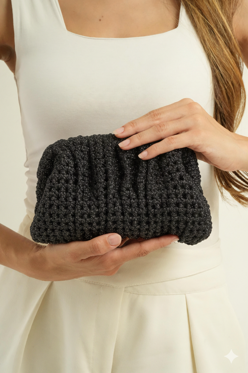 Pochette en crochet aux reflets brillants