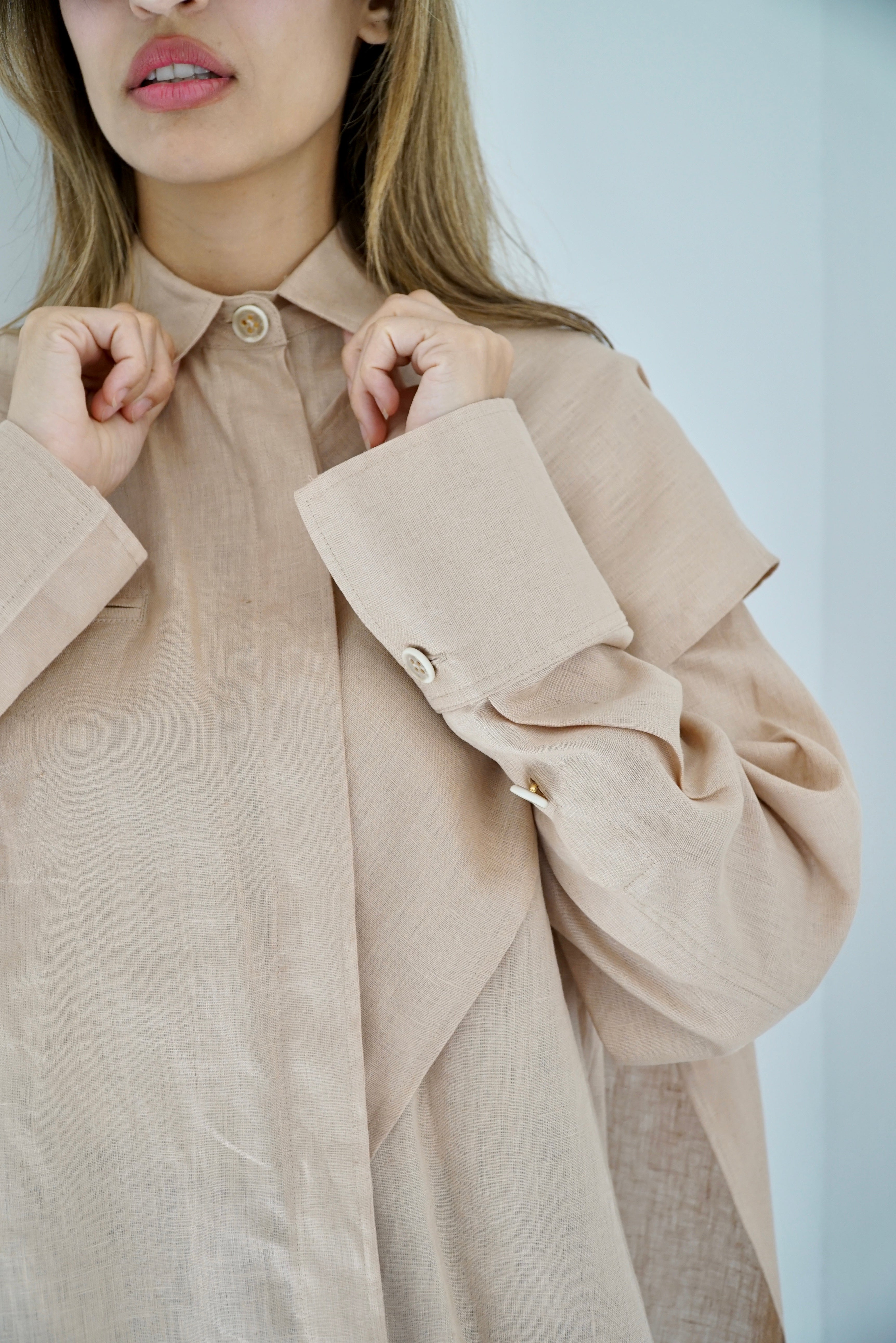 DARIA - Oversized shirt with removable scarf - Beige - Modestories