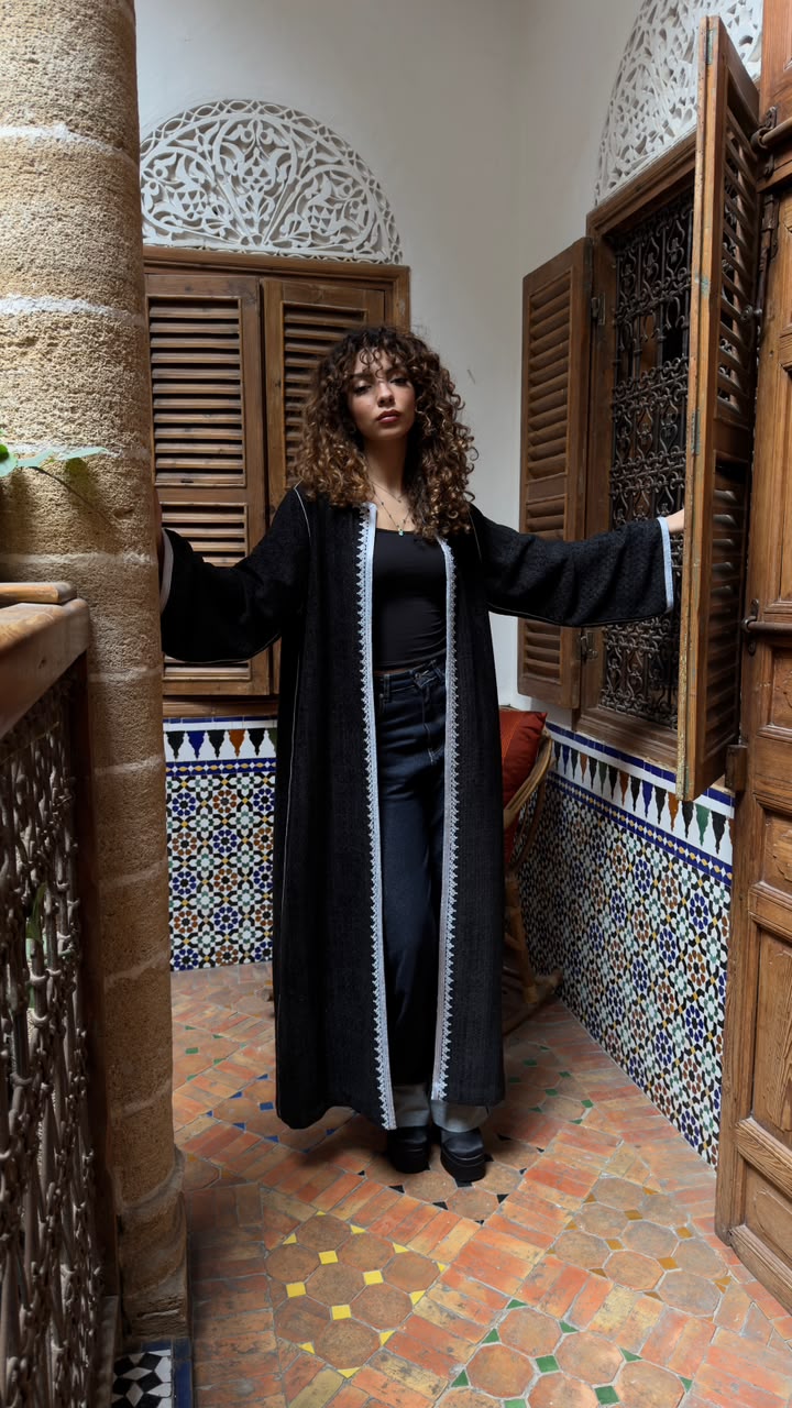 Le Kimono en Tweed Noir Absolu & Éclats Bleu Givré